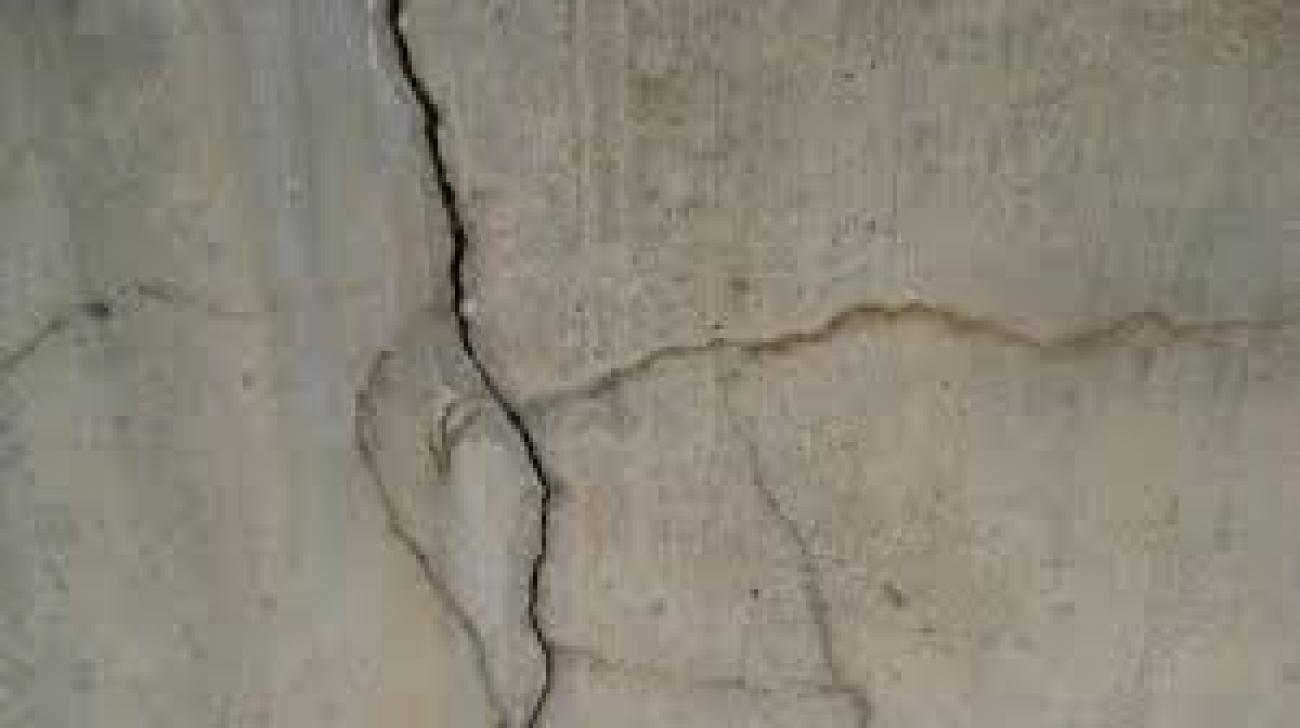 Repairing cracks in concrete using the MICP method.