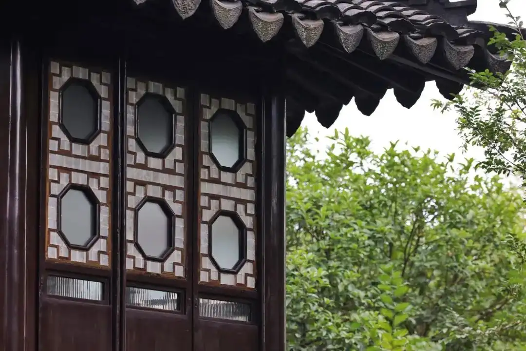 The fascinating history of Ming tiles  (明瓦窗)  Ancient craftsmanship and architectural beauty