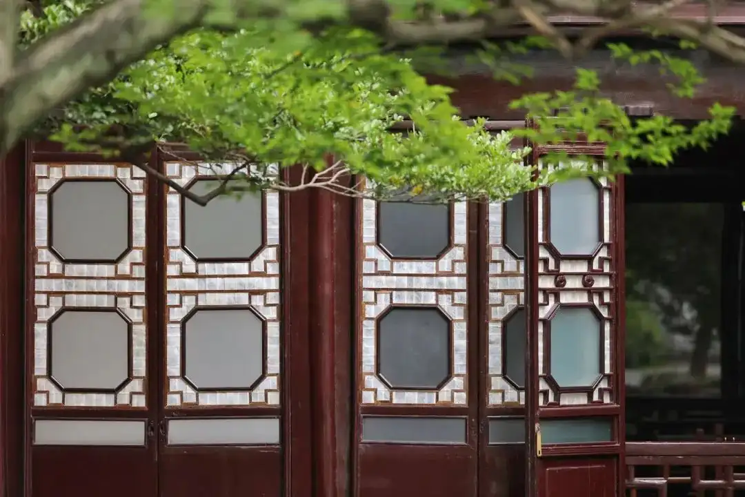 The fascinating history of Ming tiles  (明瓦窗)  Ancient craftsmanship and architectural beauty