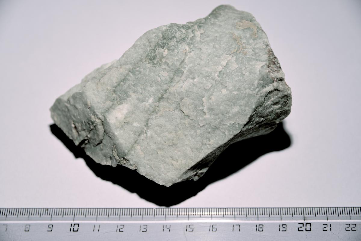 Phân Biệt Quartz Tự Nhiên và Quartzite – Không Còn Nhầm Lẫn