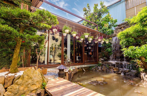 Tropical Modern Villa Architecture – A Unique Impression in Urban Vietnam