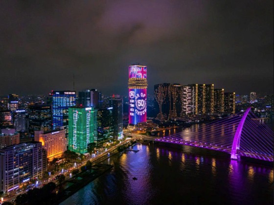 Choáng ngợp với hệ thống đèn LED mặt dựng của Saigon Marina IFC 5 điều “WOW” bạn chưa biết?