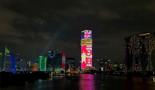 Choáng ngợp với hệ thống đèn LED mặt dựng của Saigon Marina IFC 5 điều “WOW” bạn chưa biết?