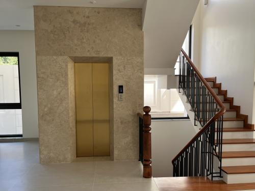 Toshiba Home Lift Special-H (320-400kg)
